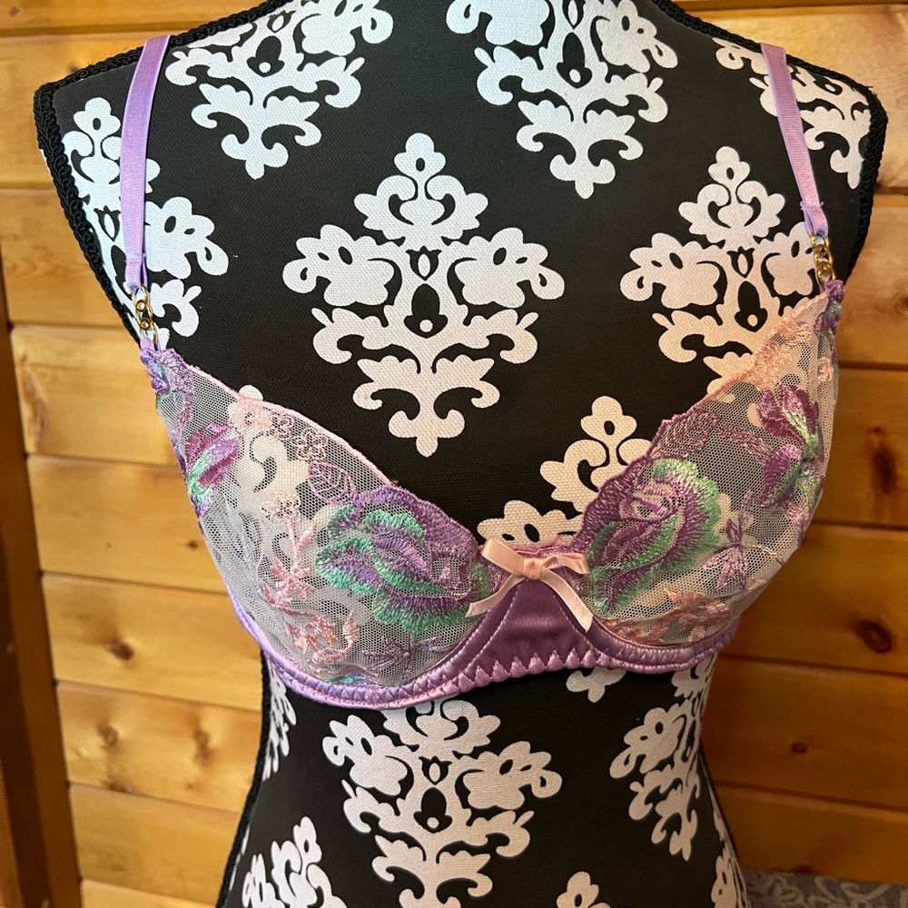 Elegant Purple Lace Bra size M